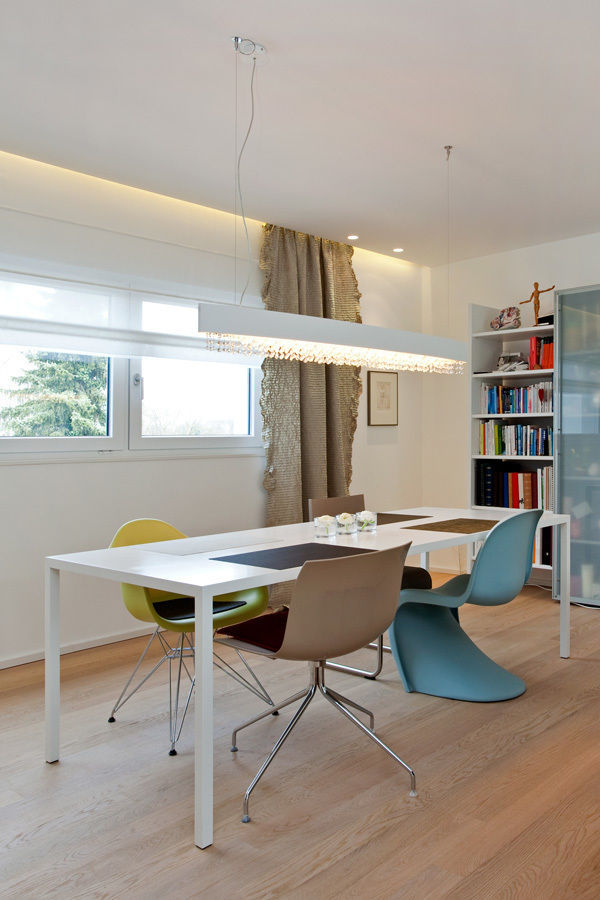 Umbau eines Bungalows aus den 70er Jahren, pur.buero architektur für innen pur.buero architektur für innen Modern dining room