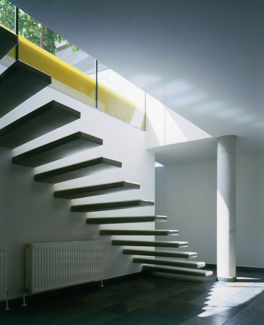 Haus F, Architekt Daniel Fügenschuh ZT GMBH Architekt Daniel Fügenschuh ZT GMBH Modern Corridor, Hallway and Staircase