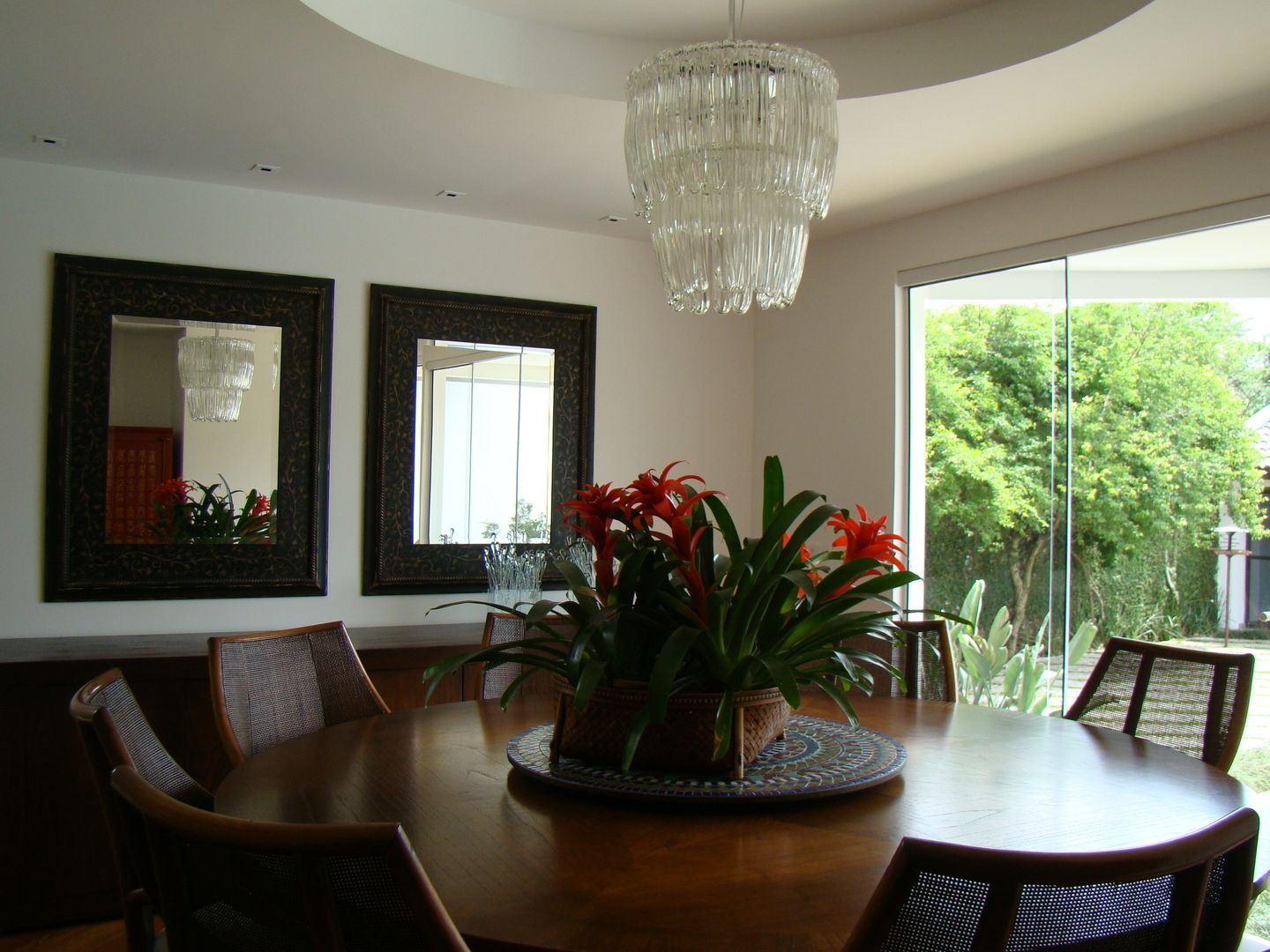 Casa GM, Roesler e Kredens Arquitetura Roesler e Kredens Arquitetura Modern dining room