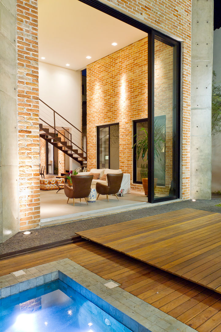 CASA URBANA, PAULA BITTAR ARQUITETURA PAULA BITTAR ARQUITETURA モダンな 家