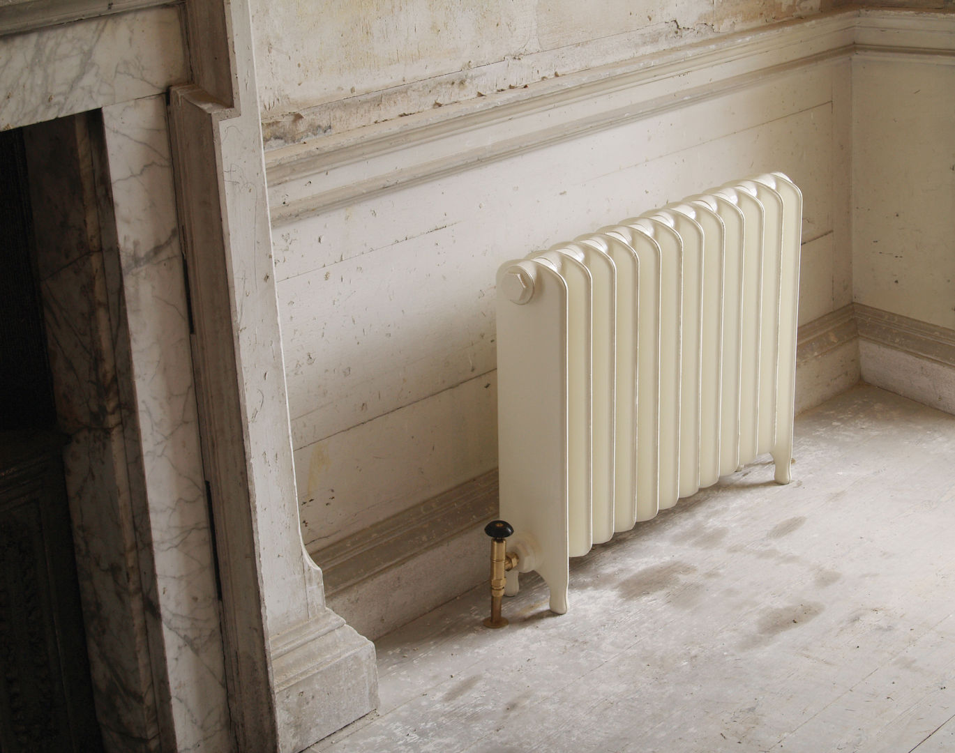 The Eton Cast Iron Radiator is available from UKAA UKAA | UK Architectural Antiques Bathroom Fittings