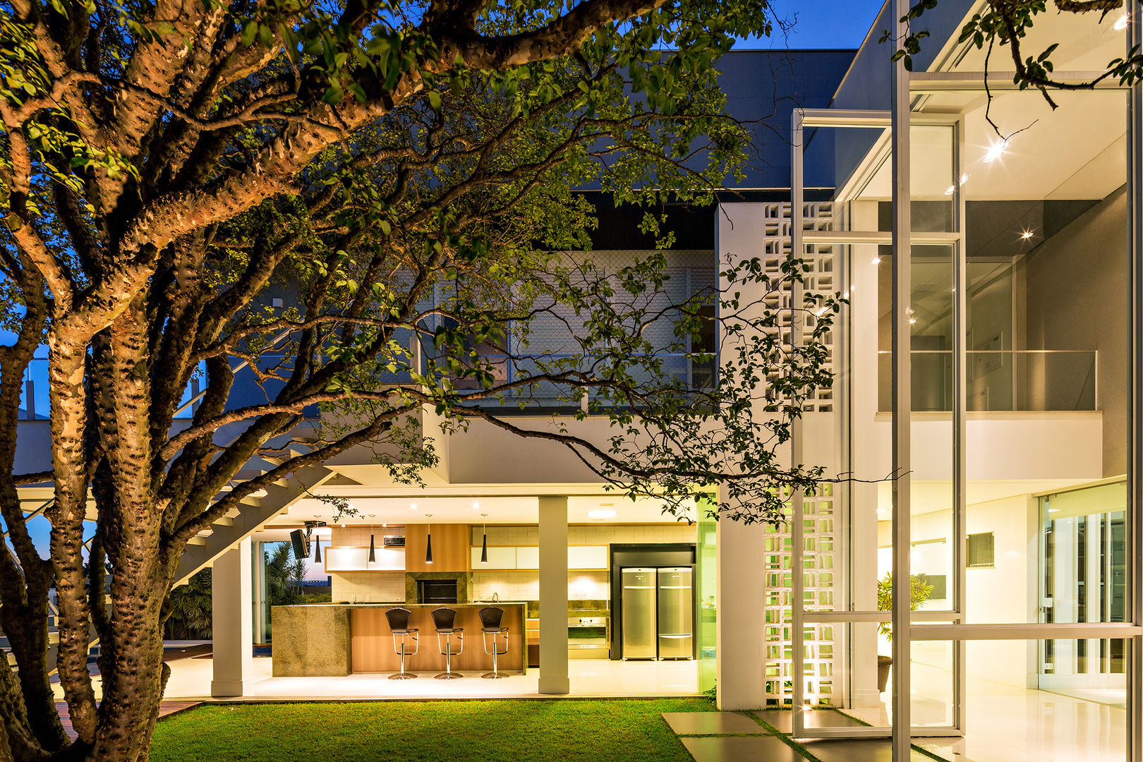 Casa Jabuticaba, Raffo Arquitetura Raffo Arquitetura Jardines de estilo moderno