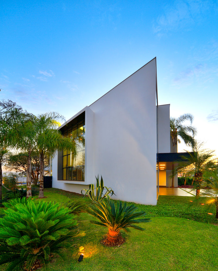 Casa Jabuticaba, Raffo Arquitetura Raffo Arquitetura Casas modernas: Ideas, imágenes y decoración