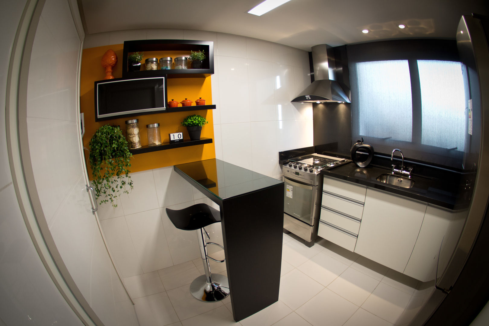 Cozinha Preta e Laranja INOVA Arquitetura Cozinhas modernas