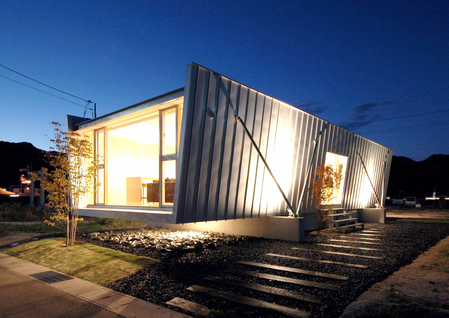 Appearance with a popping impact 土居建築工房 Casas modernas House One Story House Exterior