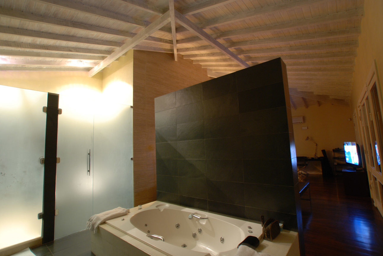 villa brasile arch. prevedello silvia, Sintony SRL Sintony SRL 現代浴室設計點子、靈感&圖片