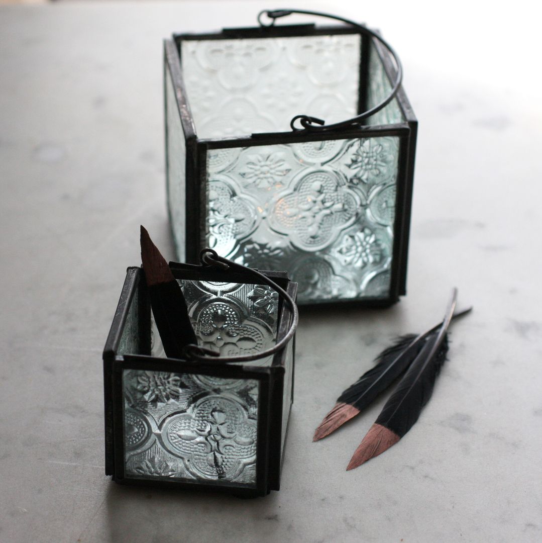 Two Recycled Glass Box Lanterns homify Casas escandinavas Decoración y accesorios