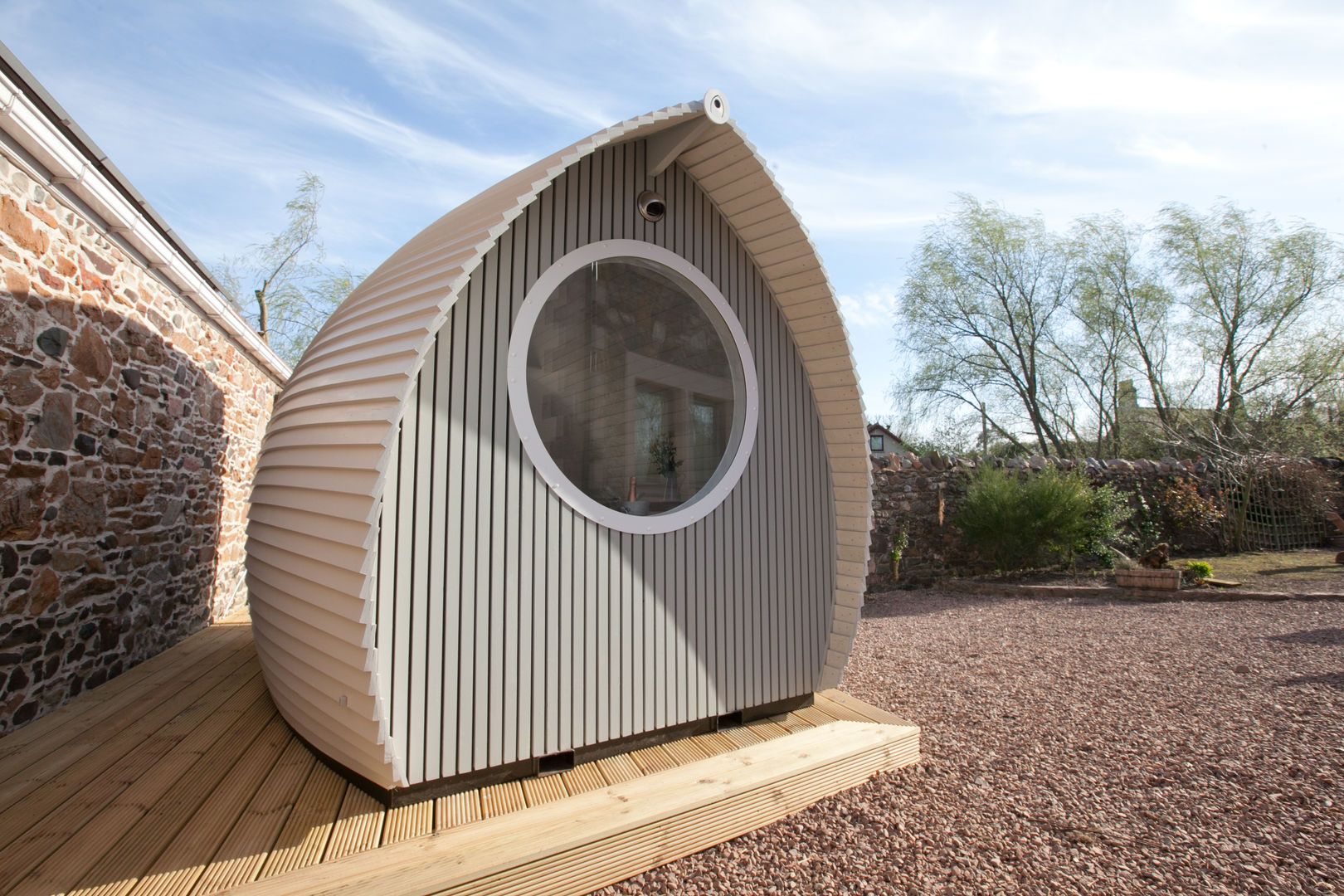 Office Pods: Something new and outstanding, Armadilla Pods Armadilla Pods مكتب عمل أو دراسة ديكورات واكسسوارات