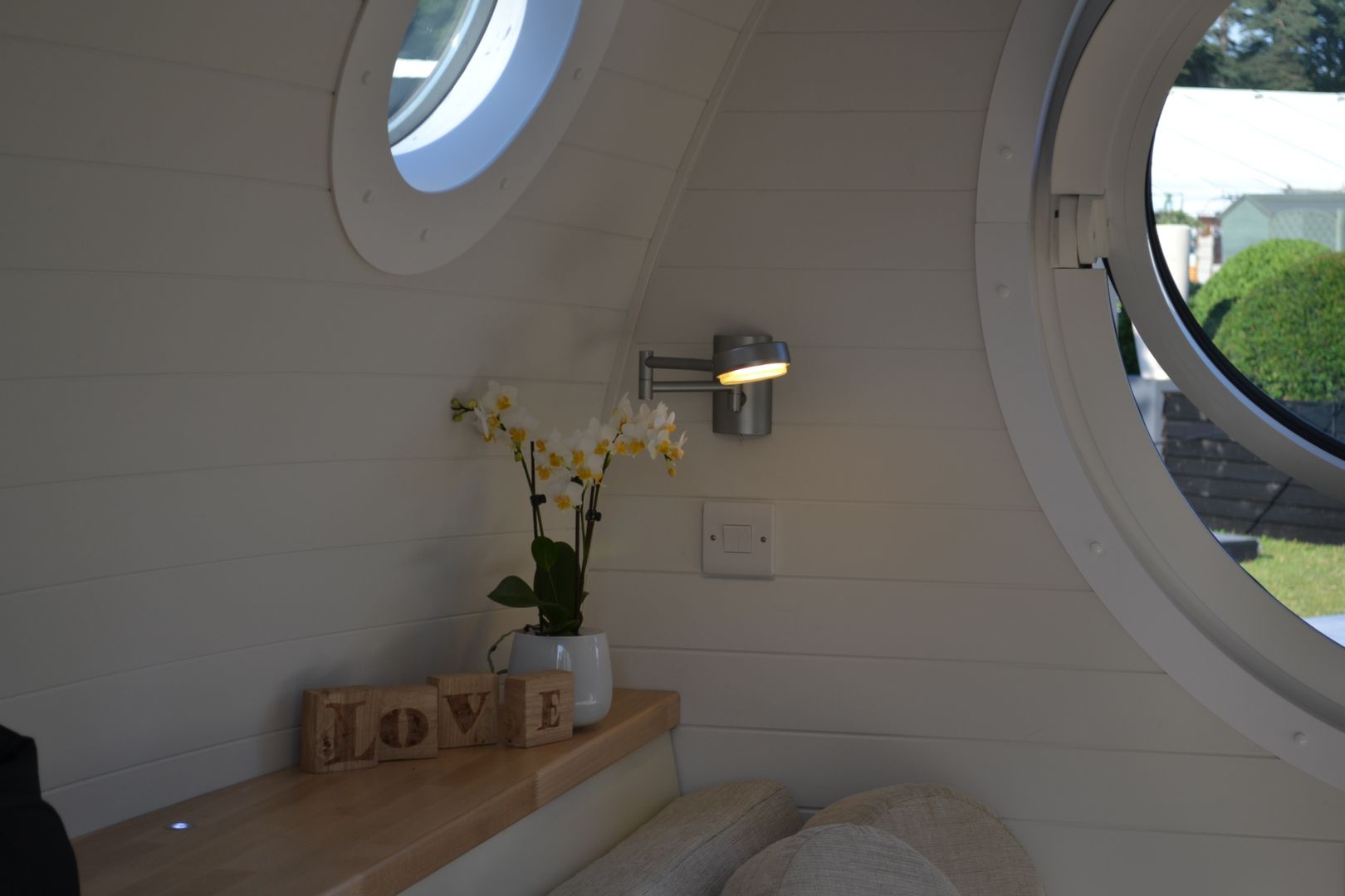 Accommodation Pods: Unique and Modern Design, Armadilla Pods Armadilla Pods Scandinavian style bedroom