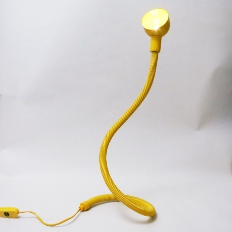 Lampe serpent jaune des Années 70, MODERNARIATO MODERNARIATO Minimalist living room Lighting
