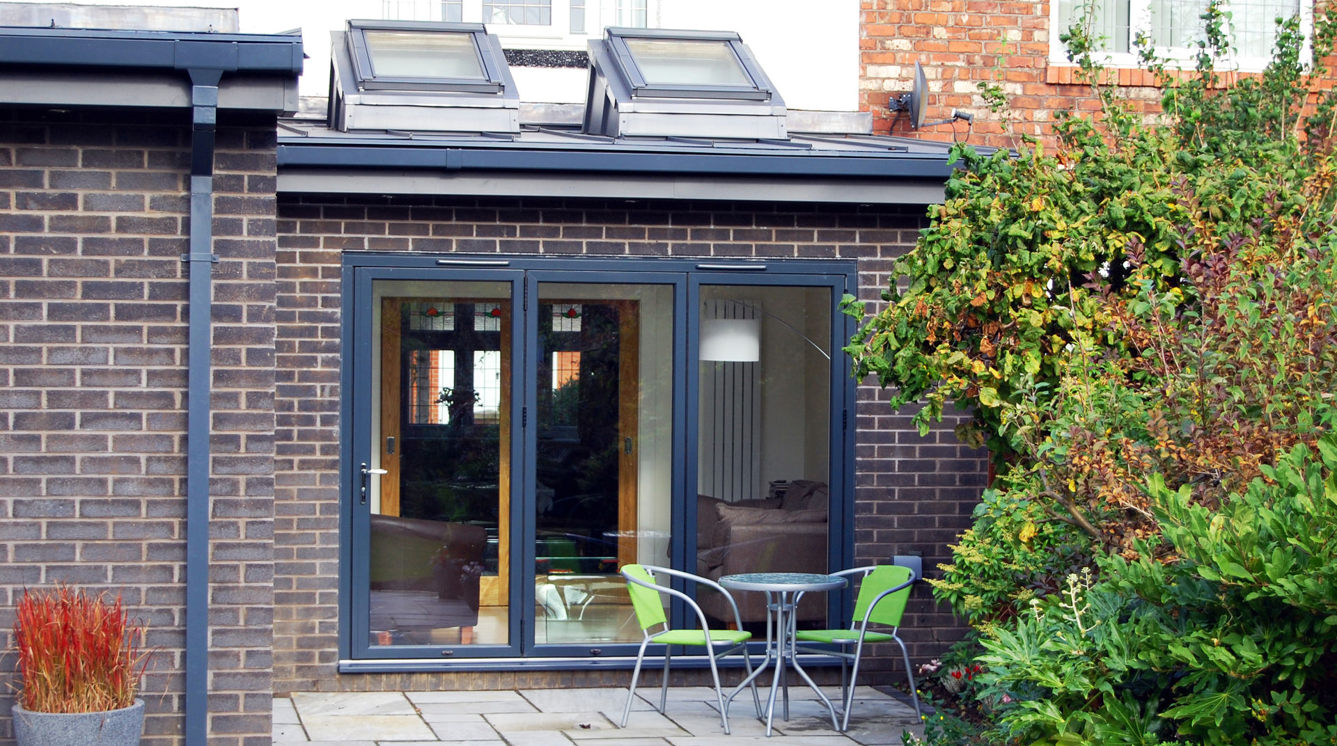 Extension to rear, Sun Room, Kitchen and Living Room Grant Erskine Architects Jardines de invierno modernos