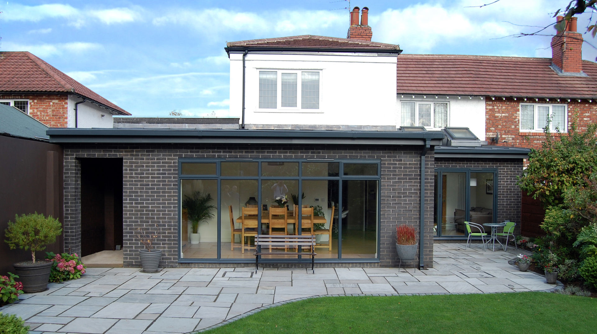 Extension to rear, Sun Room, Kitchen and Living Room Grant Erskine Architects 모던스타일 온실