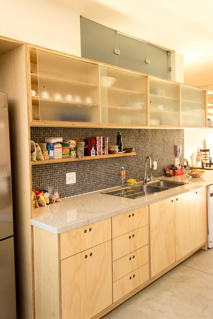 APARTAMENTO ROOSEVELT 1, Ruta arquitetura e urbanismo Ruta arquitetura e urbanismo Modern style kitchen Cabinets & shelves