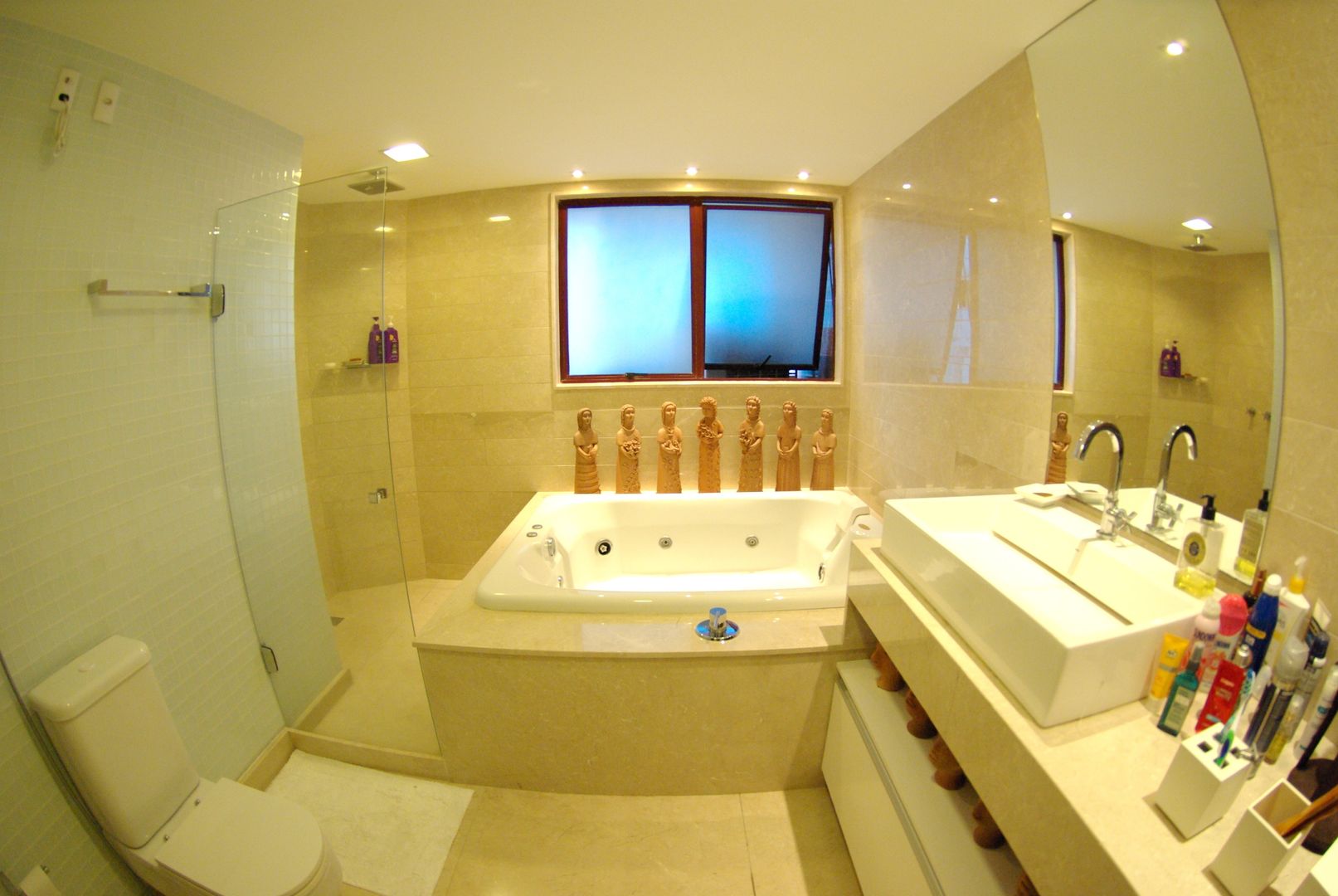 Apartment in Recife, Brazil André Cavendish e Arquitetos Modern bathroom