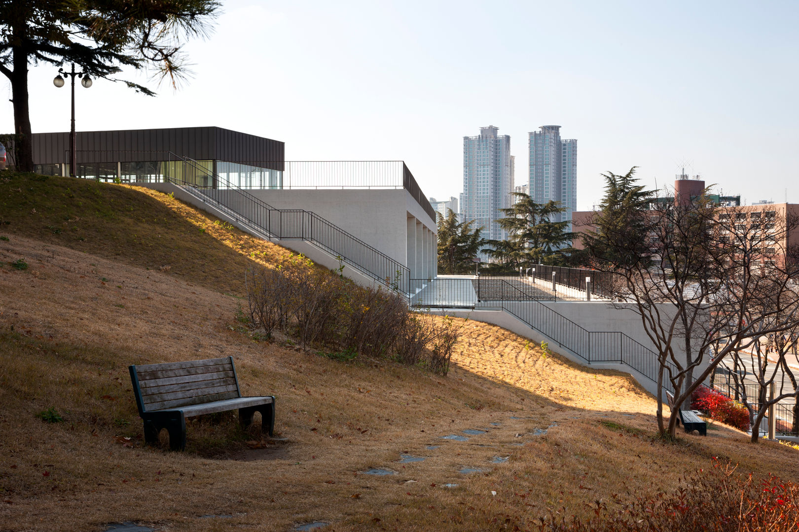 경북대학교 건축디자인 스튜디오, ADF Architects ADF Architects Commercial spaces Stone Schools