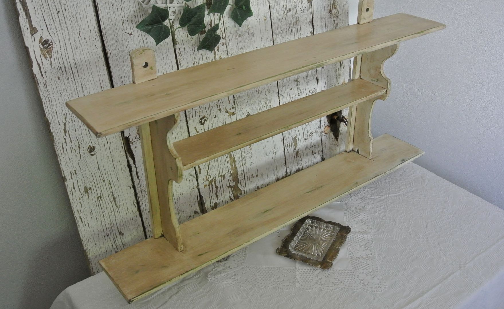 homify Landelijke keukens Hout Hout Kasten & planken