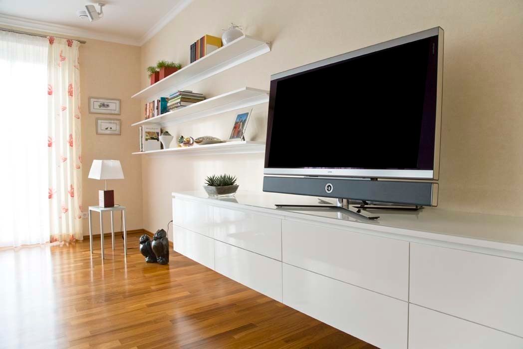 TV-Möbel - Hängeboard, schrankwerk.de schrankwerk.de Phòng khách Gỗ thiết kế Transparent Cupboards & sideboards