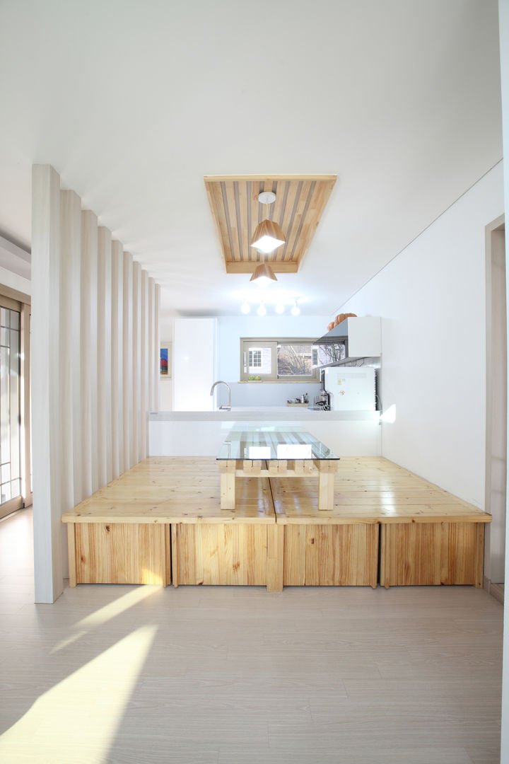 3대가 사는 집 용인 양지주택, 주택설계전문 디자인그룹 홈스타일토토 주택설계전문 디자인그룹 홈스타일토토 Modern dining room