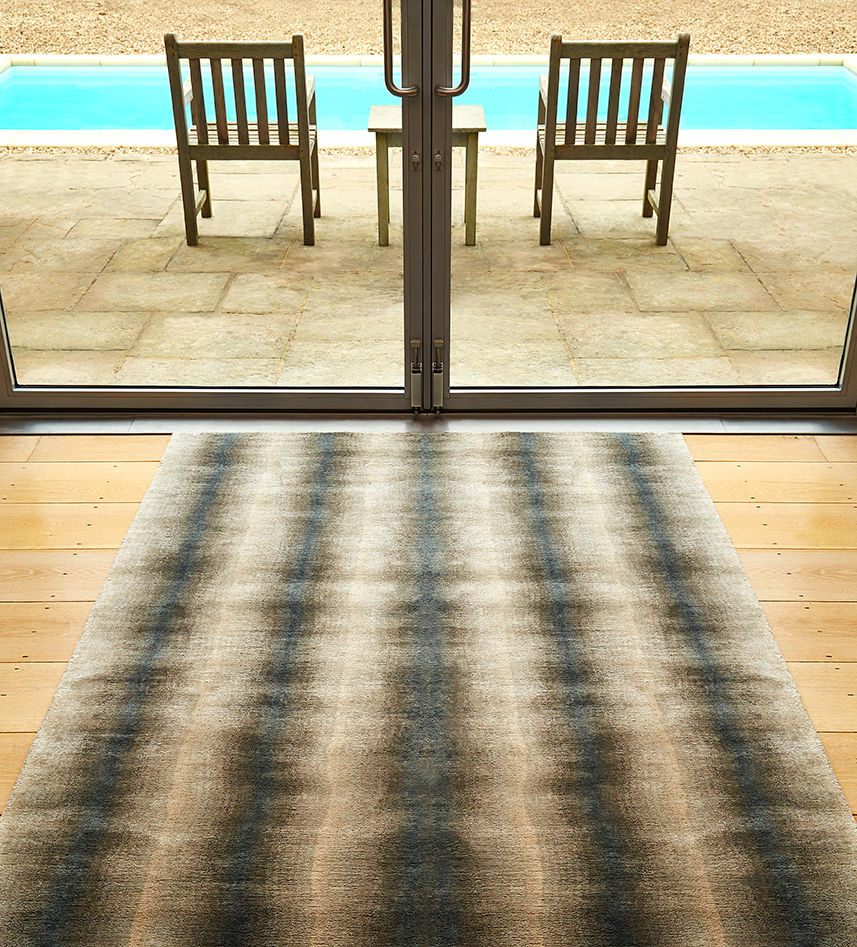 SEAWASH hand knotted graded silk rug from the 2014 DESIGNS FROM THE SEASHORE collection Deirdre Dyson Carpets Ltd 现代客厅設計點子、靈感 & 圖片