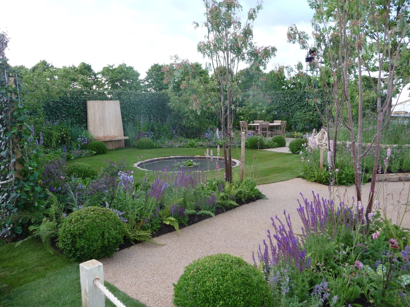 RHS Hampton Court Palace Garden Show 2010 - The Combat Stress Therapeutic Garden, Fi Boyle Garden Design Fi Boyle Garden Design Classic style garden