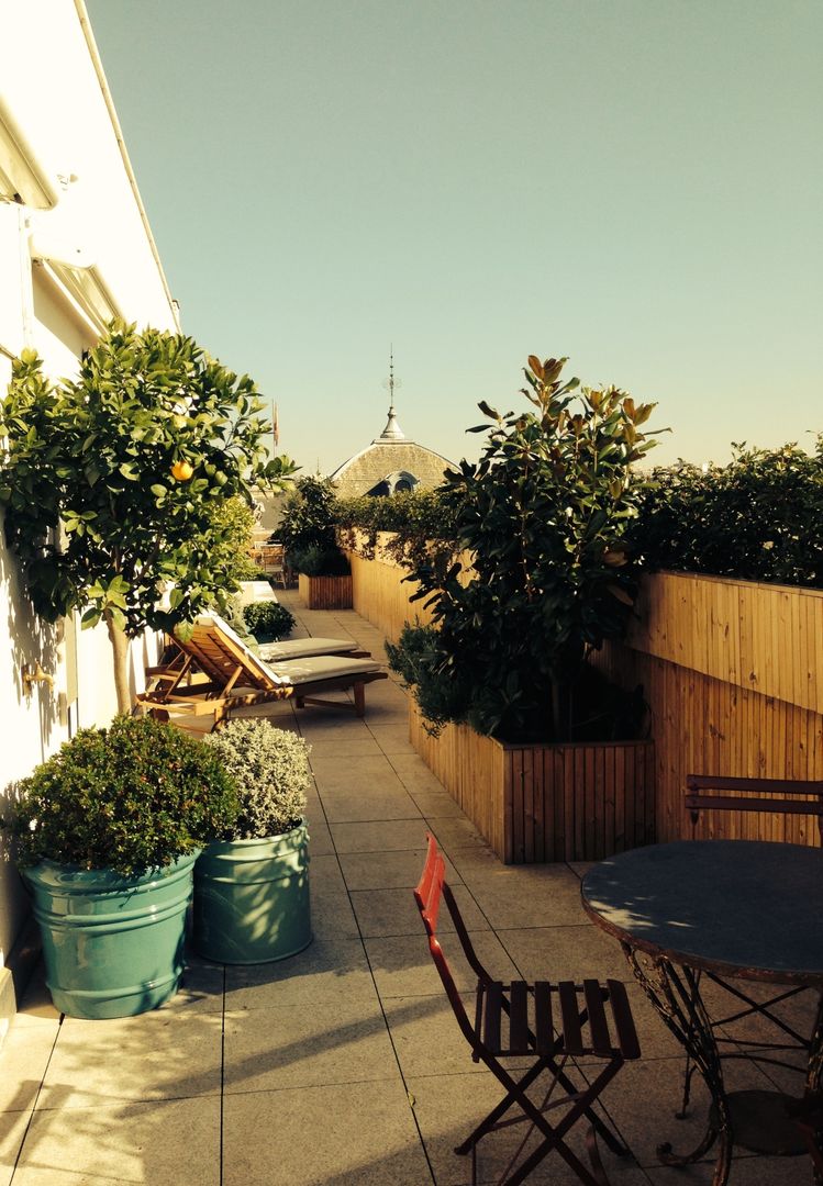 Detalle de terraza en Madrid, Spain a.s.paisajimo Jardines de estilo mediterráneo