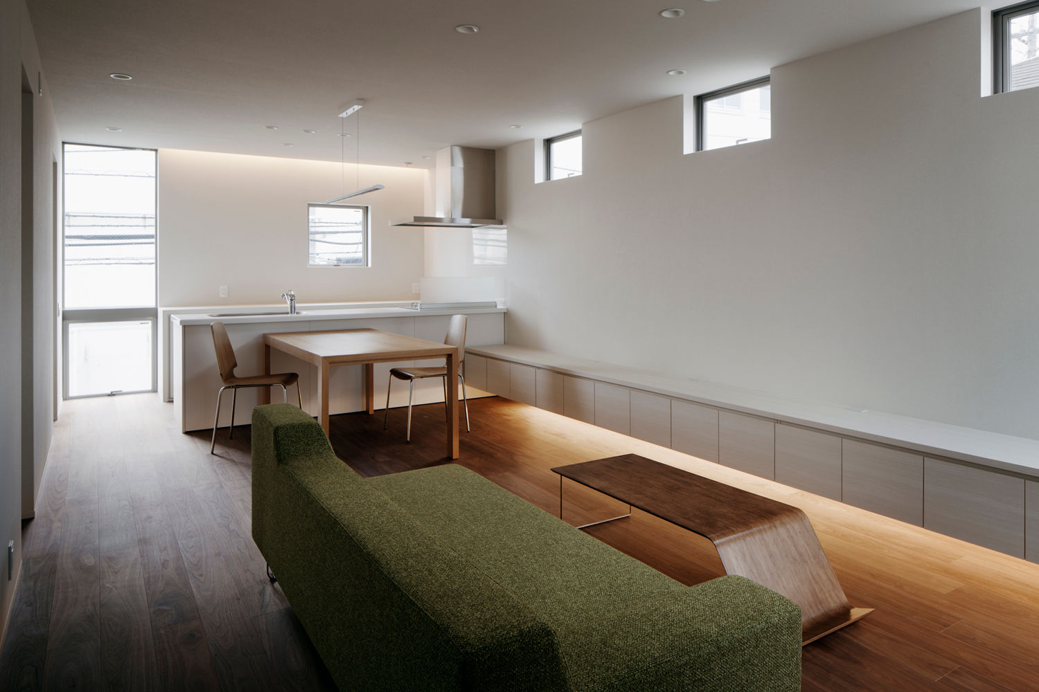 音が紡ぐ家, 松岡淳建築設計事務所 松岡淳建築設計事務所 Modern living room