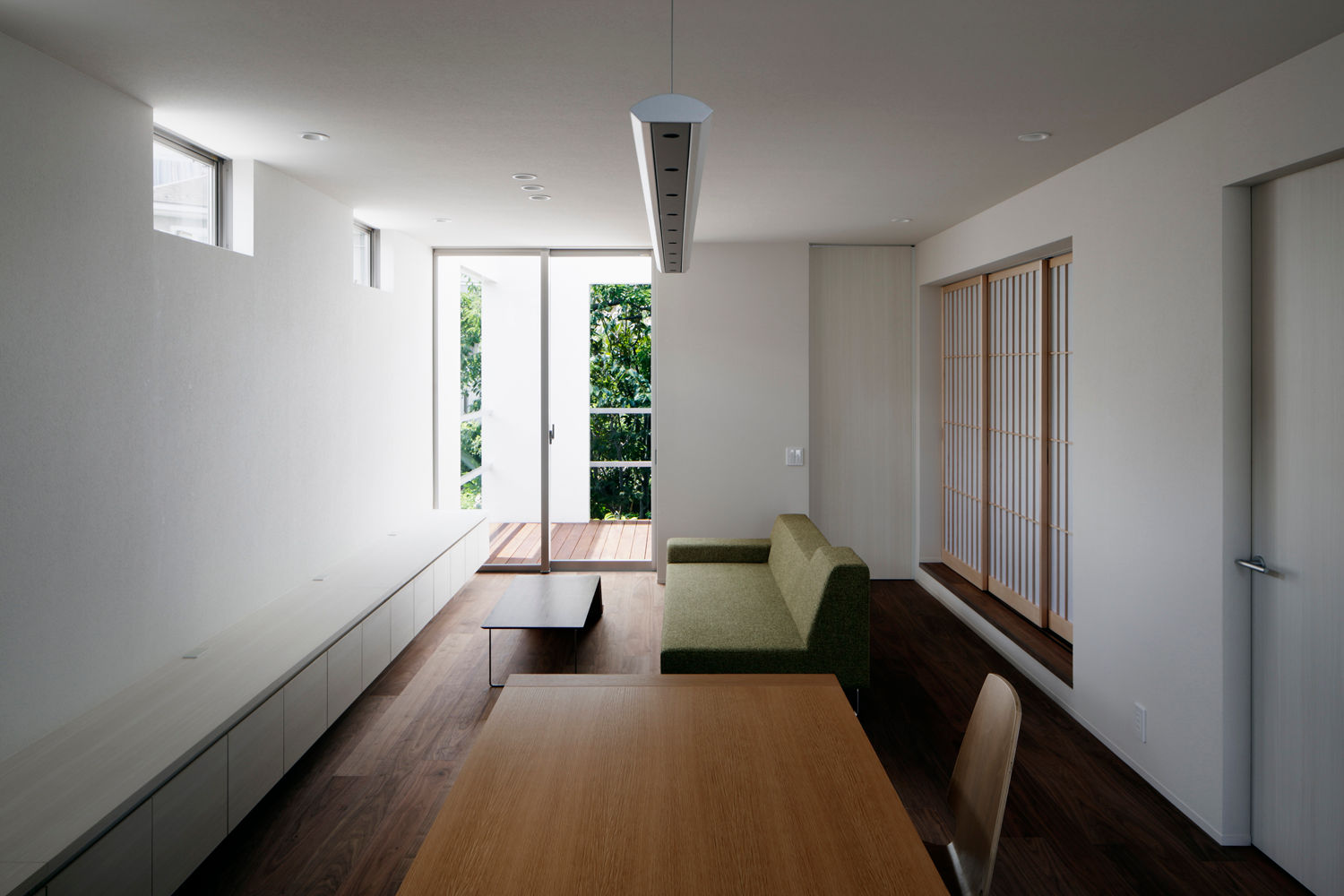 音が紡ぐ家, 松岡淳建築設計事務所 松岡淳建築設計事務所 Modern living room