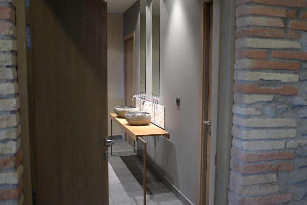 CASA RURAL EN GURB VIC (BARCELONA), KITS INTERIORISME KITS INTERIORISME Rustic style bathroom