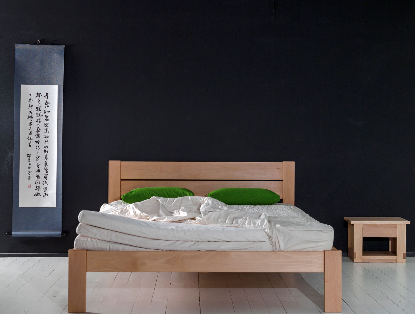 Cama Lit de 150cm. ancho con cabezal de doble tramo y detalle colchonetas Haiku-Futon Dormitorios de estilo minimalista Camas y cabeceras