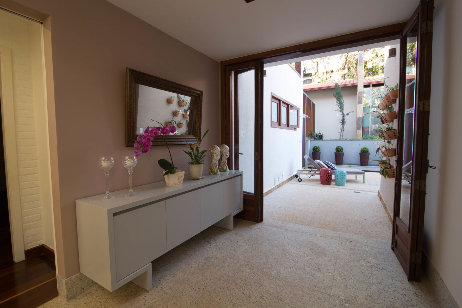 CASA MP, Mutabile Arquitetura Mutabile Arquitetura Country style corridor, hallway& stairs