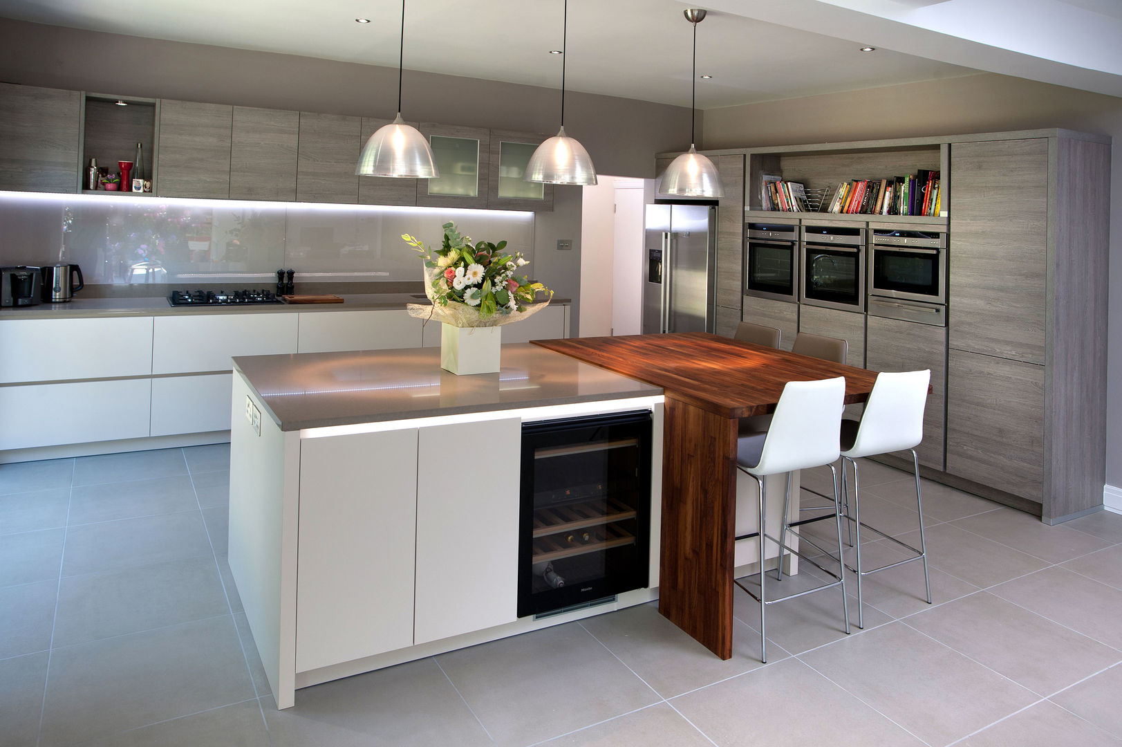 The Drive Haus12 Interiors Modern style kitchen