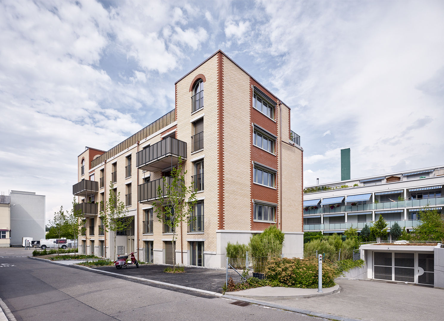 BAUMEISTERHAUS IN ZÜRICH OERLIKON (2010 - 2015), Käferstein & Meister Dipl. Architekten ETH BSA SIA Käferstein & Meister Dipl. Architekten ETH BSA SIA Modern houses