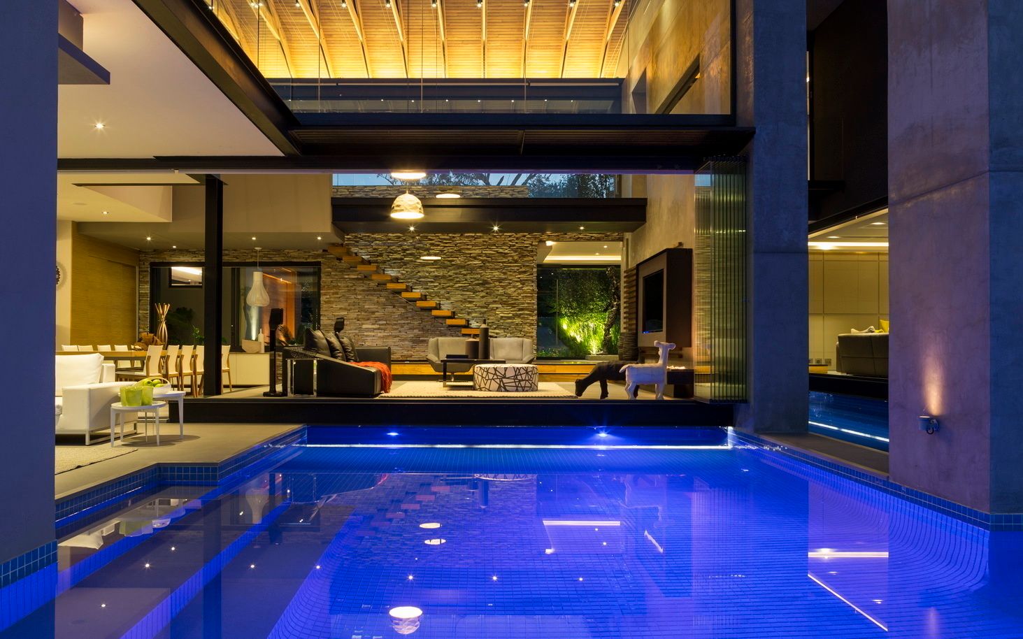 House in Blair Atholl, Nico Van Der Meulen Architects Nico Van Der Meulen Architects بلكونة أو شرفة