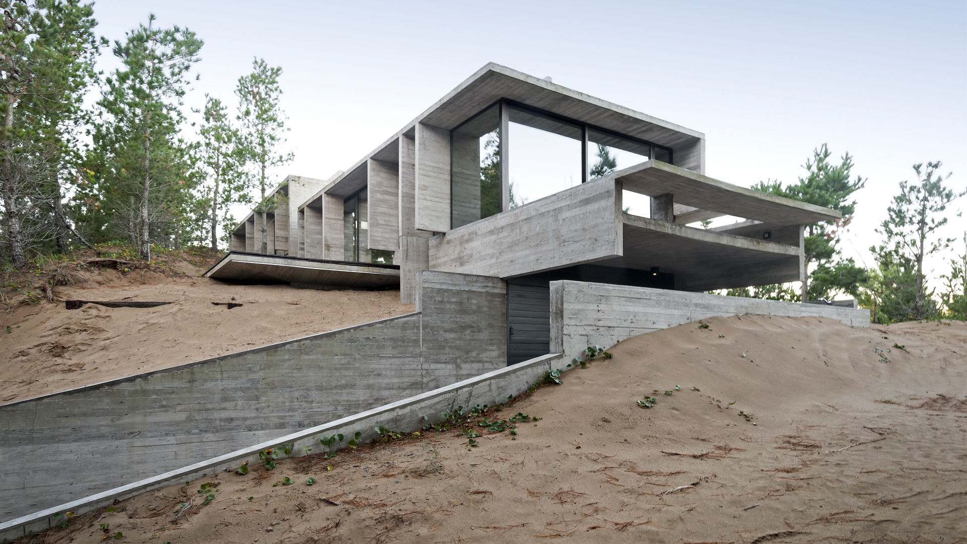 WEIN HOUSE Besonías Almeida arquitectos Modern houses