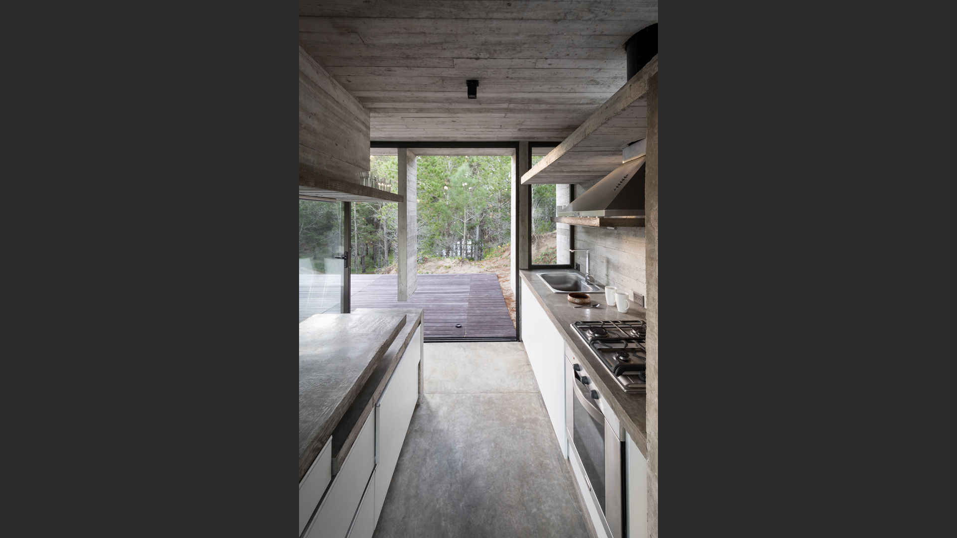 WEIN HOUSE Besonías Almeida arquitectos Modern kitchen
