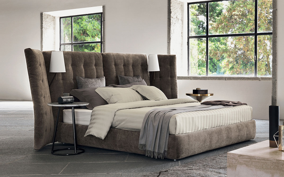 Angle Bed by Flou Campbell Watson Modern style bedroom Beds & headboards