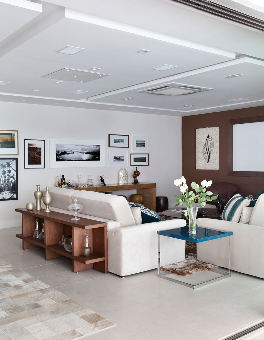 Apartamento na Barra da Tijuca, Ana Adriano Design de Interiores Ana Adriano Design de Interiores Modern living room