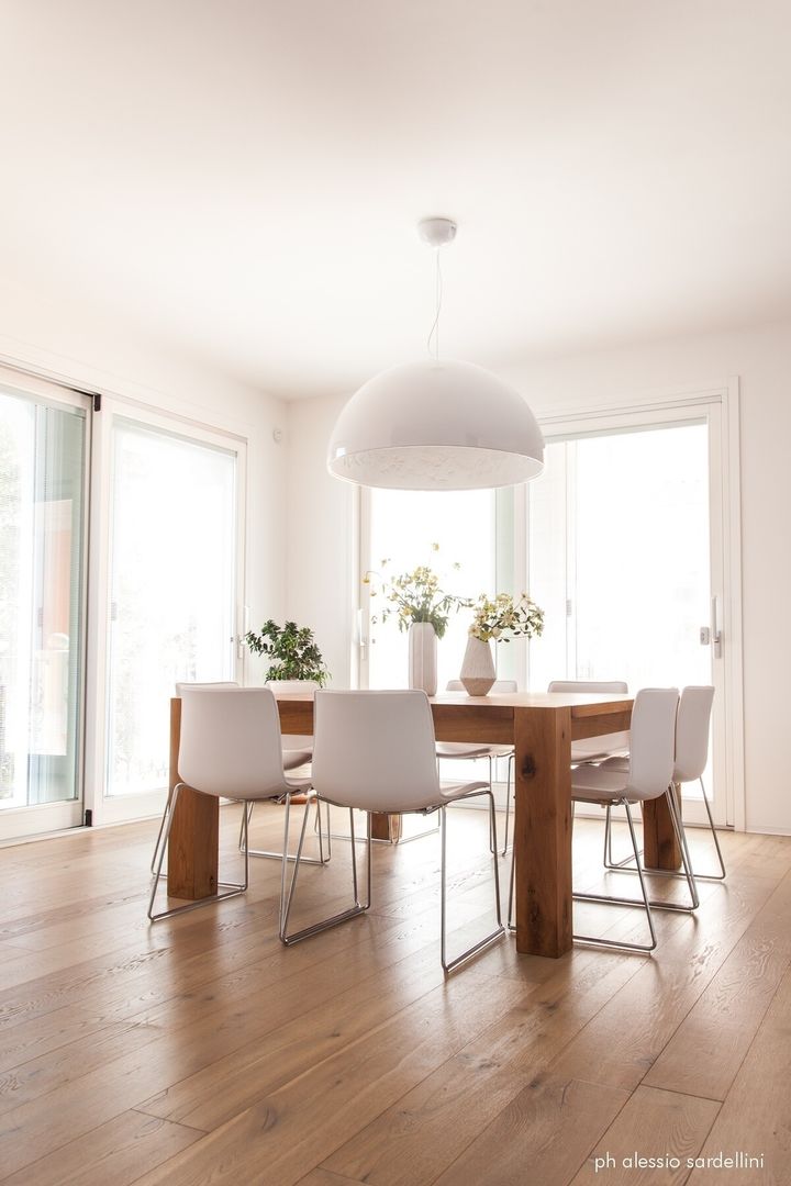 House 090, COOLSTOODIO COOLSTOODIO Minimalist dining room