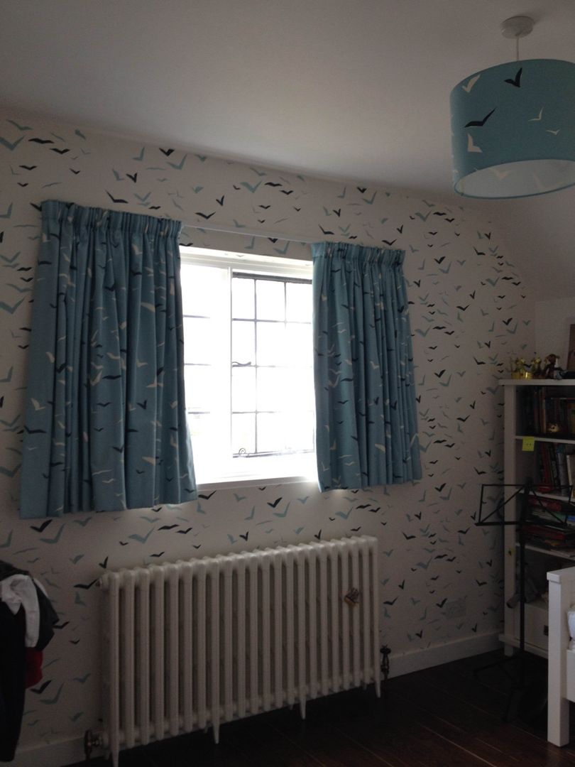 Childs Bedroom Curtains on simple track WAFFLE Design Janelas e portas clássicas Cortinas e cortinados