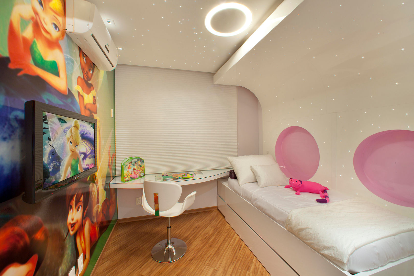 Apartamento Jatobá, Designer de Interiores e Paisagista Iara Kílaris Designer de Interiores e Paisagista Iara Kílaris Nursery/kid’s room