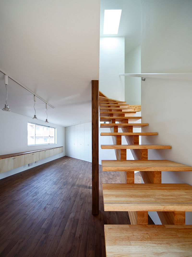 いれこ, +0 atelier | プラスゼロアトリエ +0 atelier | プラスゼロアトリエ Modern Corridor, Hallway and Staircase