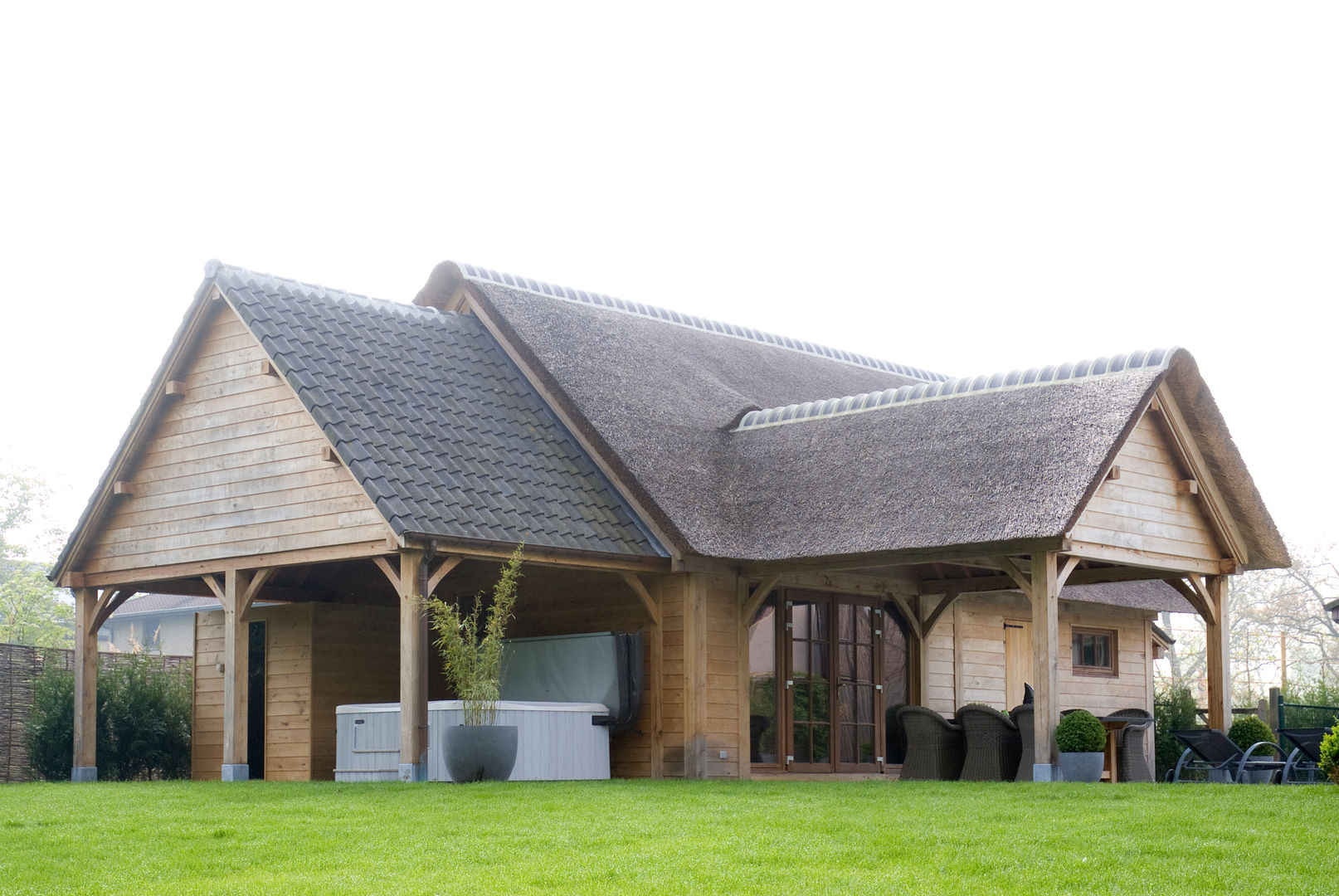 Poolhouses en eikenhouten bijgebouwen, Vetrabo Vetrabo Jardins campestres