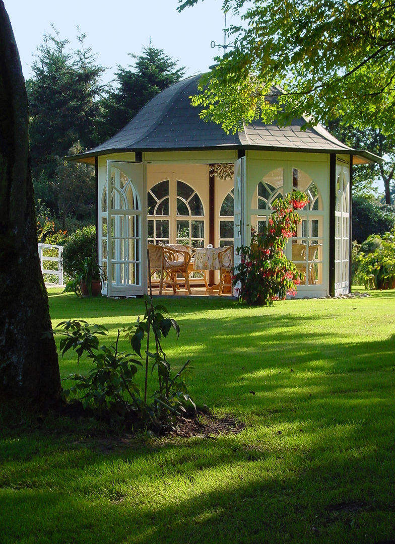 Ihr WOGA Pavillon "Classic" ist ein Ort , an dem Sie Ihre "Seele" baumeln lassen können. WOGA Gartenpavillon Klassischer Garten Anlage,Gebäude,Eigentum,Fenster,Baum,Natürliche Landschaft,Himmel,Grundstück,Vegetation,Tür