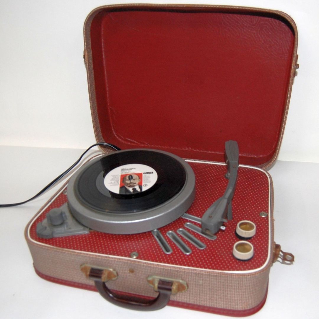 Restored 1960s Vintage Regentone Portable Record Player Retro Bazaar Ltd Salas de estar ecléticas