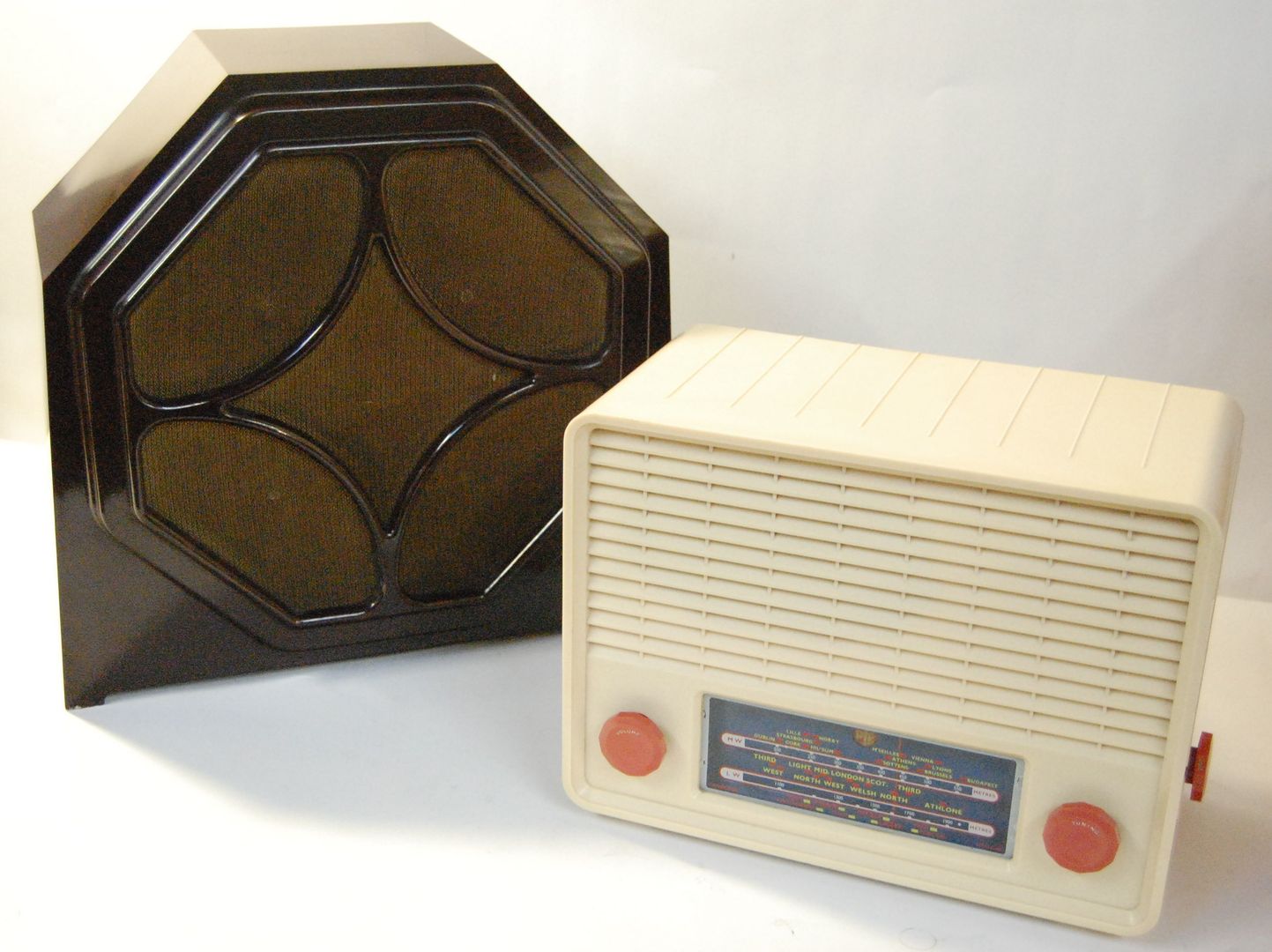 Vintage Bakelite Amplified Speaker, converted for MP3 & Cream Bakelite Pye Cambridge Valve Radio Retro Bazaar Ltd Eclectic style dining room