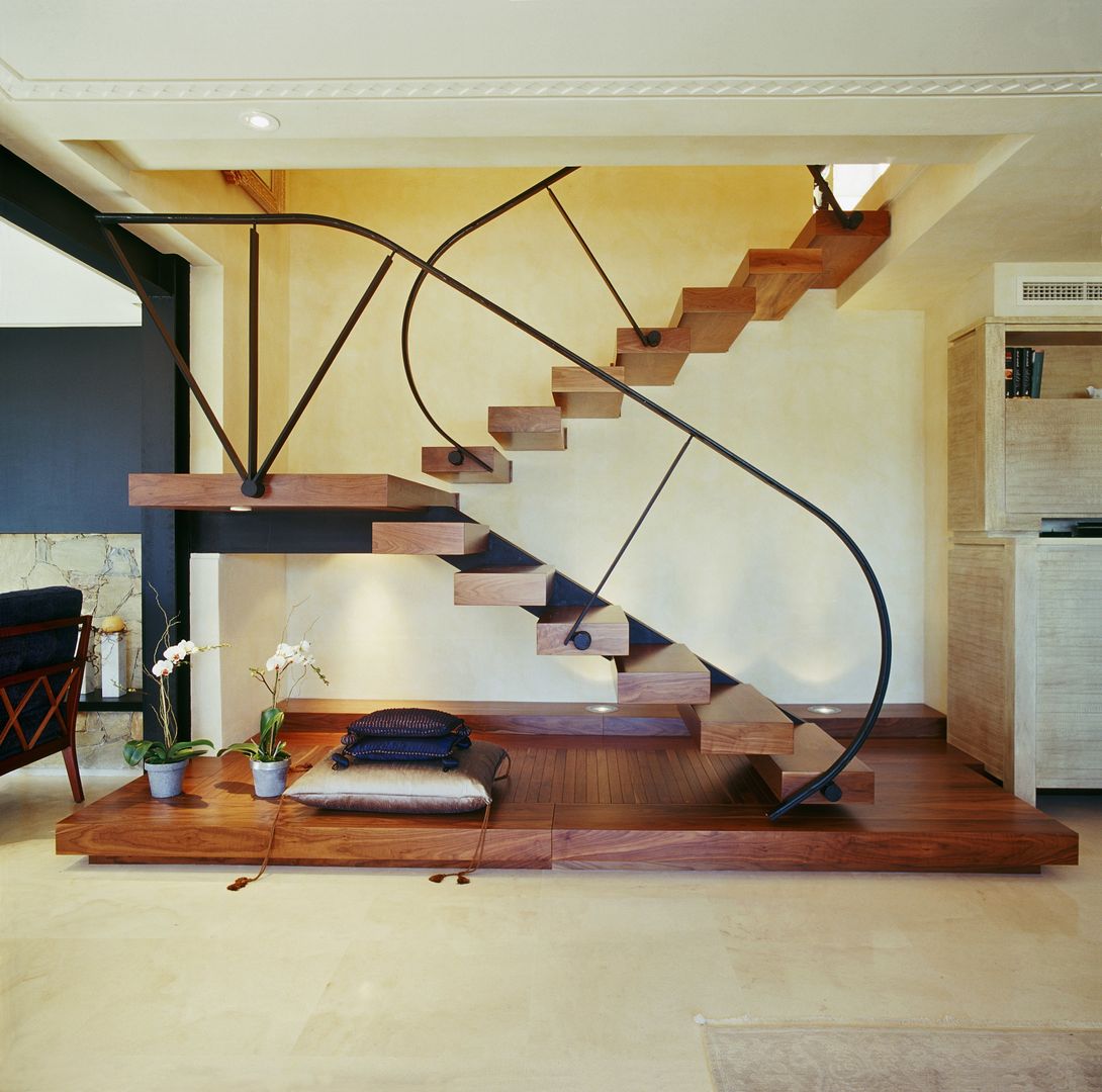 В каком стиле бывают лестницы в интерьере дома? Выбираем вместе с ОМАН.