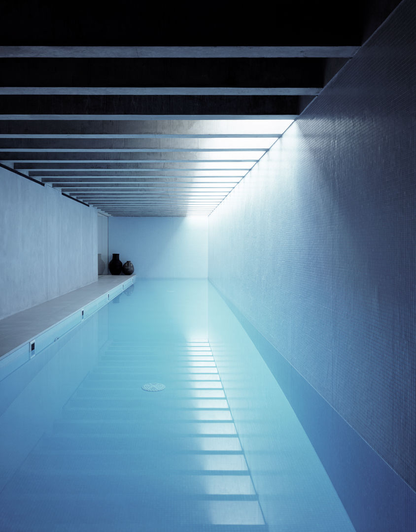 A 700 m2 House: Long House, Keith Williams Architects Keith Williams Architects Minimalist pool