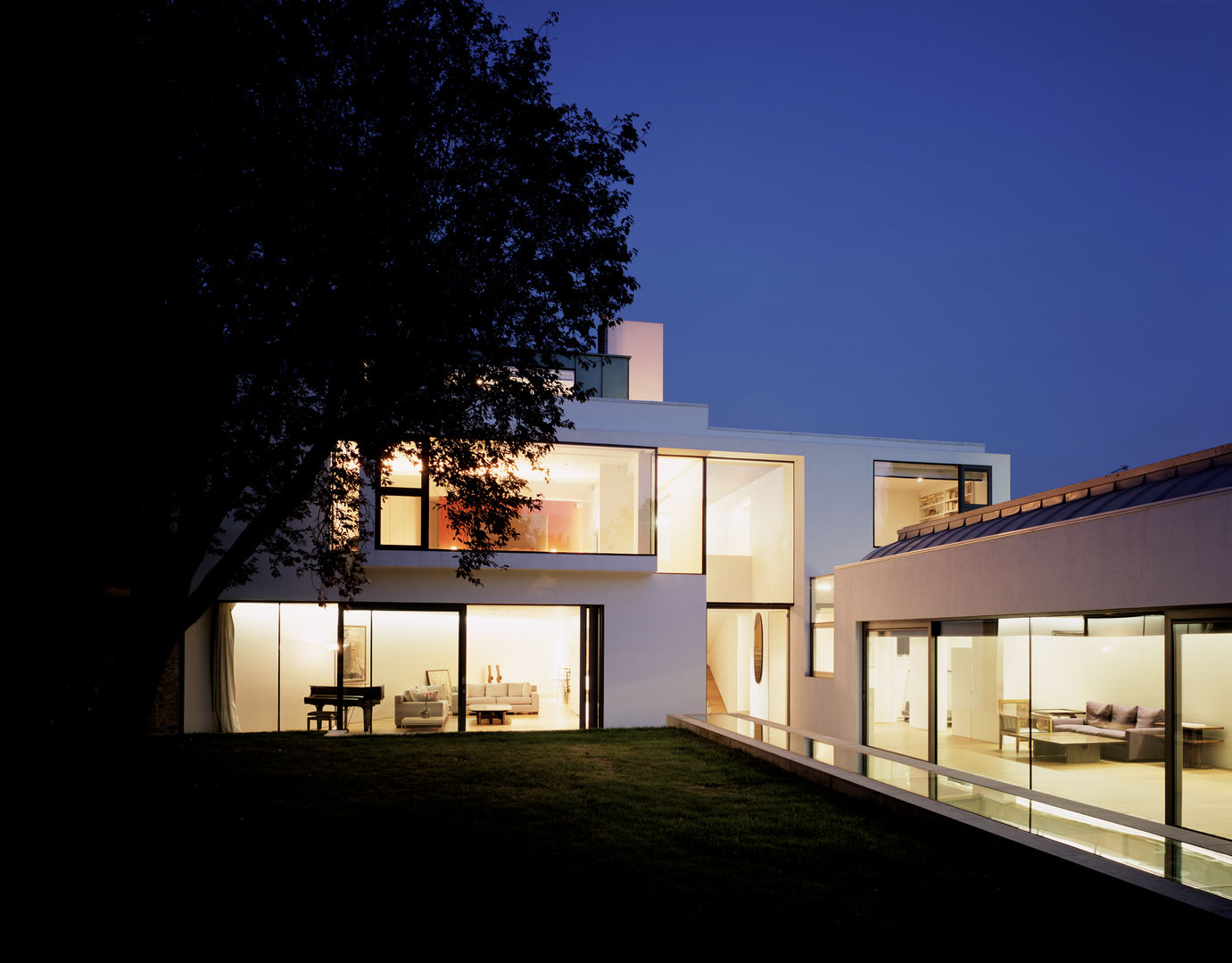 A 700 m2 House: Long House, Keith Williams Architects Keith Williams Architects Minimalist houses