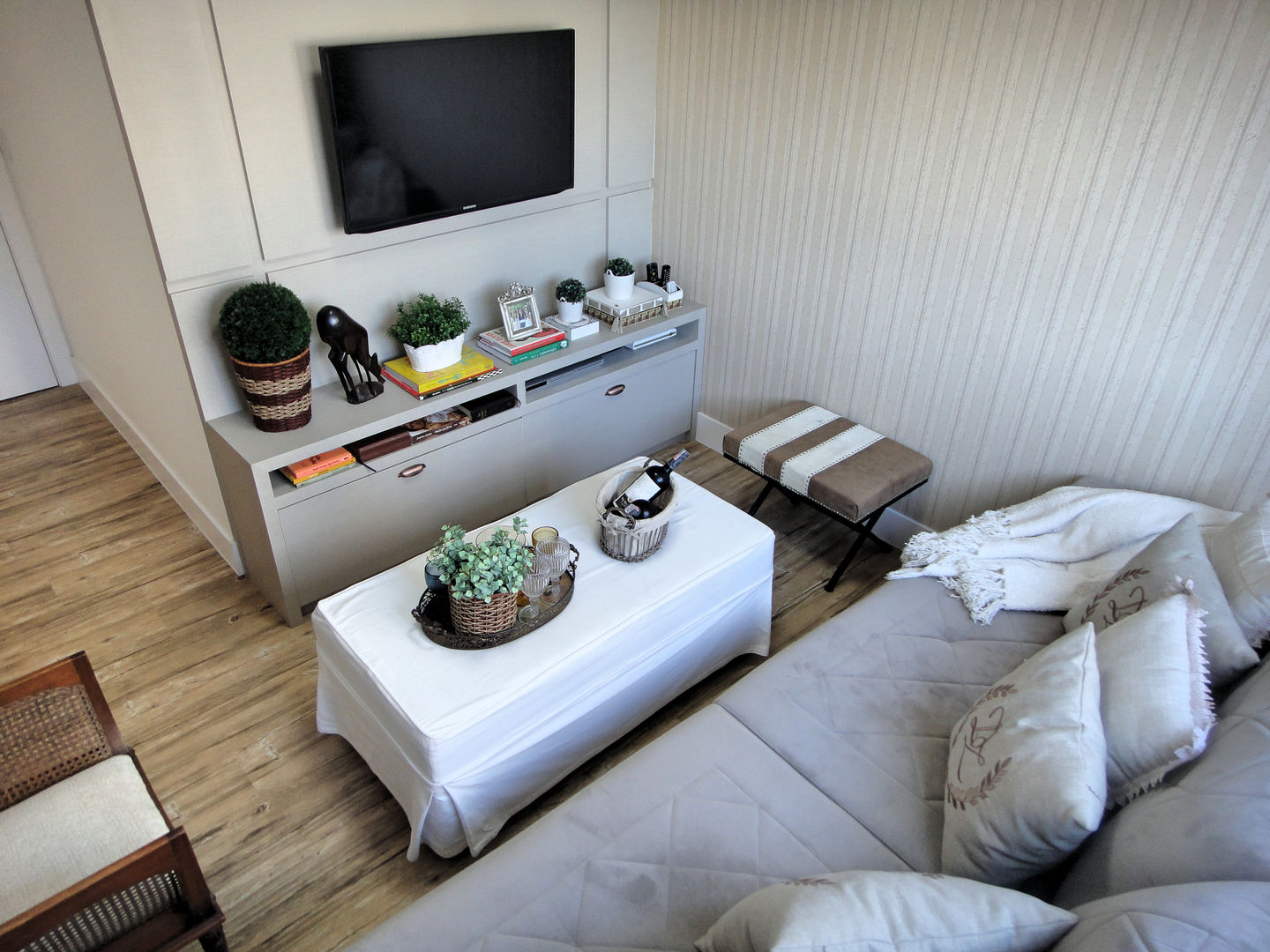 Projeto Residencial em Itapema, SC-BR, Gabriela Herde Arquitetura & Design Gabriela Herde Arquitetura & Design Rustic style living room