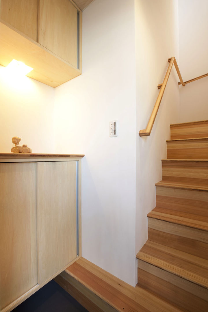 久が原の家, 光風舎1級建築士事務所 光風舎1級建築士事務所 Scandinavian style corridor, hallway& stairs